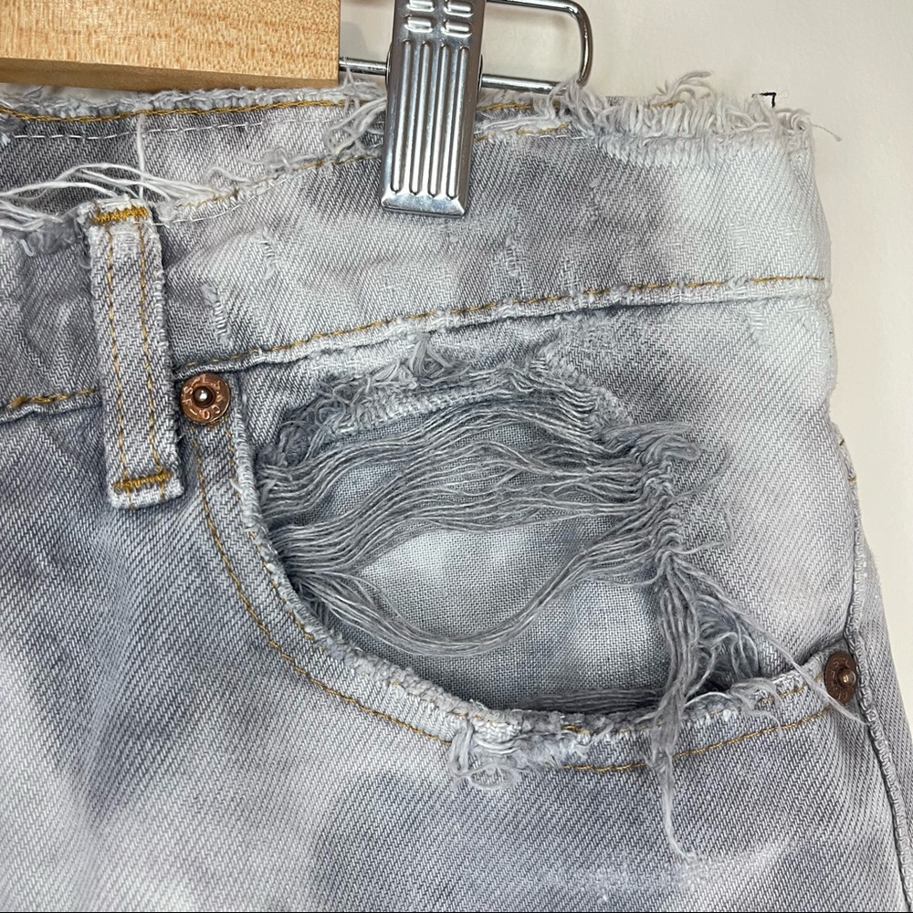 Levi’s Denim Cut Off Shorts Tie Dye Extreme Distressed Shorts Butt Rip 30 waist - Picture 9 of 12